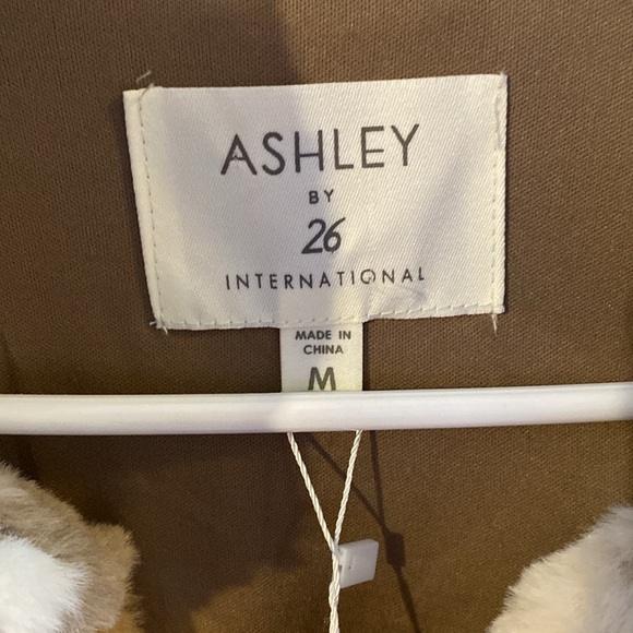 Ashley by 26 International faux fur coat, size medium - Picture 2 of 5